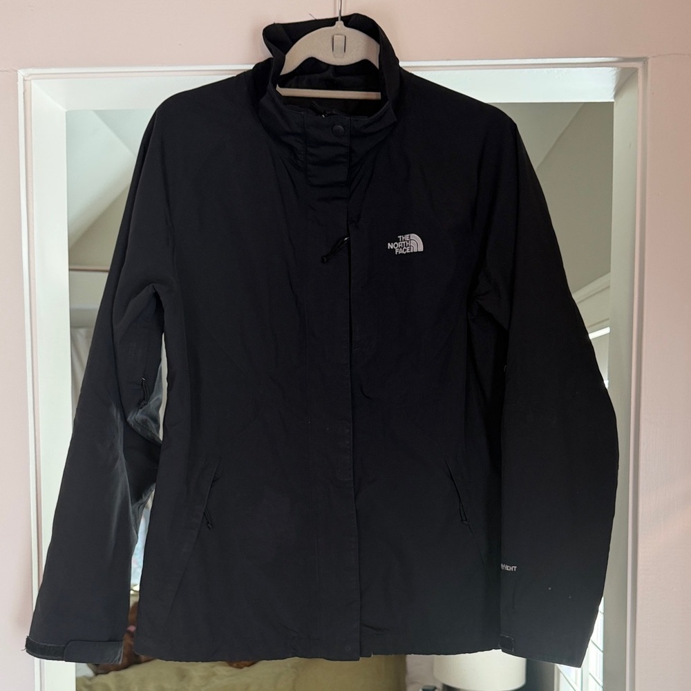 The North Face Women's Black Lightweight Hyvent Coat